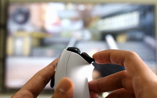 PS5手柄自适应扳机模拟《COD》不同枪械扳机效果演示