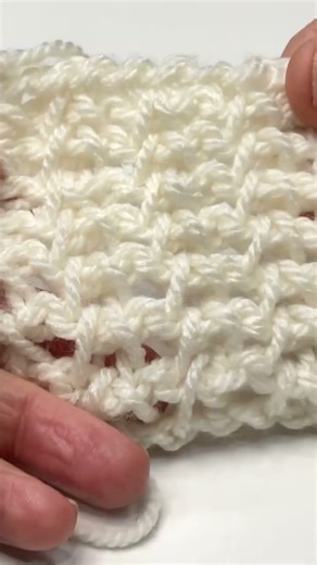 Tunisian Crochet Lace: Knit-mesh stitch: Perfect for cowls and scarves #crochet #crochettutorial