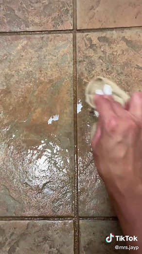 Here’s a simple way to remive paint spill or splatters from your floor. Getting paint off of any surface can be a bit tedious. I sprayed a little goof off onto my tile and was able to wipe the paint right off. #howtoremovepaintfromtile #removepaint #goofoff #cleaningtips #mrsjayp @mrs.jayp