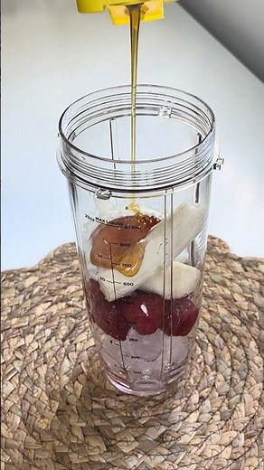 Strawberry Banana Greek Yogurt Smoothie 🍓🍌🥤