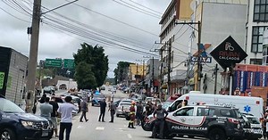 Assaltantes invadem banco e fazem reféns na Grande São Paulo