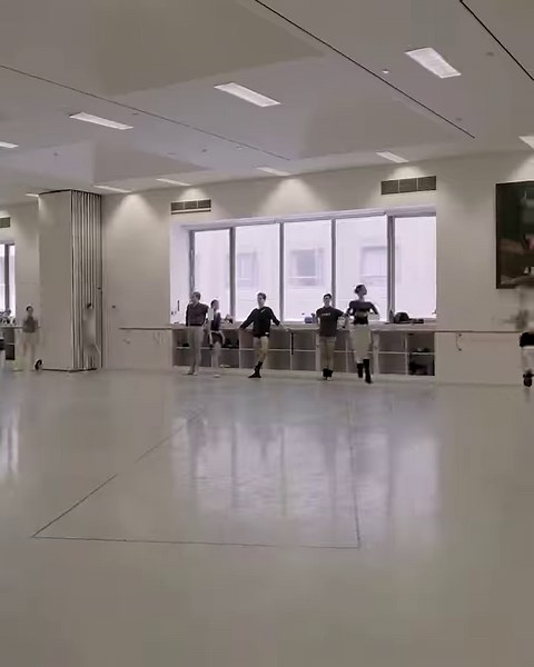 The pointe-based dancers of The Australian Ballet on fire in morning class 🩰🔥 | The Australian Ballet