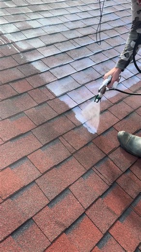 565 reactions · 18 shares | Application de notre scellant nano sur toiture — protection instantanée contre l’eau, la moisissure et les UV. ☀️ | Nano Toiture | Facebook