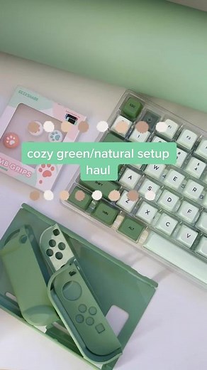 Cozy Green Gaming Setup: Aesthetic and Comfortable