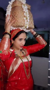 My #poliya journey from my mother’s house to my in laws house 💕💕💕 This is another beautiful ritual where the bride and the groom go to the bride’s house after 8 days of the wedding and while they leave from the house the next day , Mother fills the #poliya (cane box) with 8 types of snacks which is later carried on the bride’s head and travels to the groom’s house . Groom’s mother welcomes the #newbride and #groom with #aarthi and places the #poliya in the gods room 💕 #kodava #rituals at its