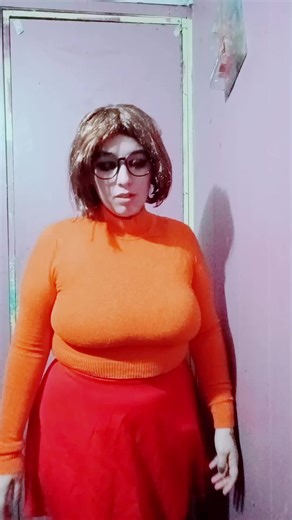 Velma and Daphne Cosplay Moments