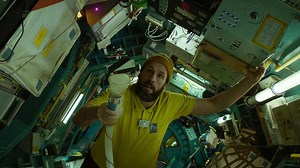 Spaceman: Trailer zur Adam-Sandler-Comedy von Netflix