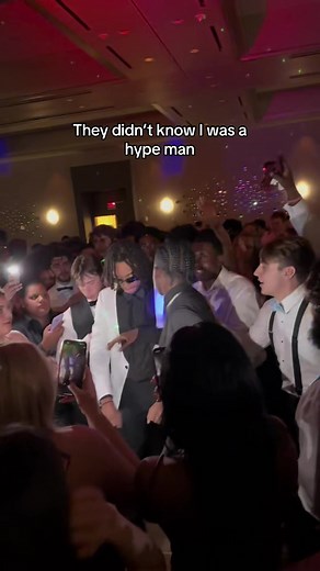 Dynamic Jersey Dance Performance at Prom 2023