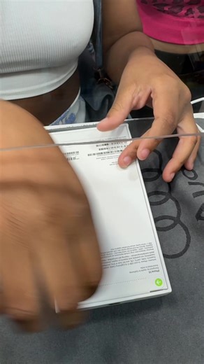 iPhone XS Unboxing: Customer's Brand New Device Experience