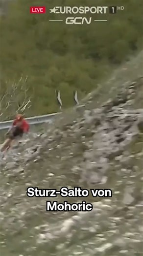 Schocker beim Giro 2021! 😱 Dass Mohoric da "nur" mit einer leichten Gehirnerschütterung davonkam, ist ein kleines Wunder. 🚵‍♂️ Alle 21 Etappen des Giro d’Italia 2025 vom 9. Mai bis 1. Juni live und auf Abruf auf discovery . 🖥️📺📱 | Eurosport Deutschland