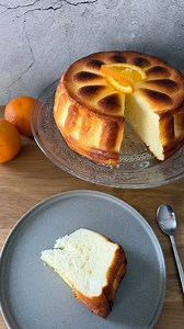 Un gâteau au fromage blanc tout simple… mais tellement bon 🤍 La texture est ultra légère grâce aux blancs en neige, et les zestes d’orange apportent juste ce qu’il faut de parfum. C’est vraiment le genre de dessert facile, peu sucré, qu’on peut faire sans occasion particulière — et qui plaît toujours. Et dans le moule Florea de Mercotte, je trouve le rendu encore plus joli pour un gâteau du quotidien ✨ Conseillère : Aurélie Cormier Parrainage : PETITSPAINS (-5€ sur ta première commande) Tu es p