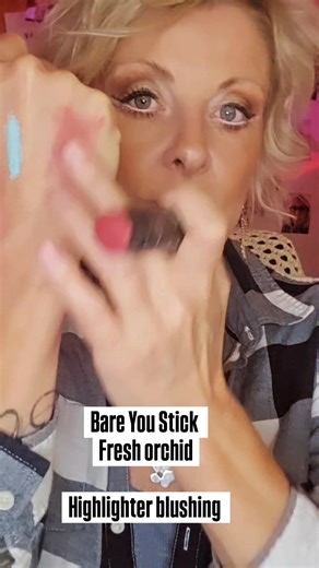 3.6K views · 23 reactions | #makeupartist #youniquemakeup #makeuptutorial #frauenpower #women | Yvi’s Beauty Chicks | Facebook