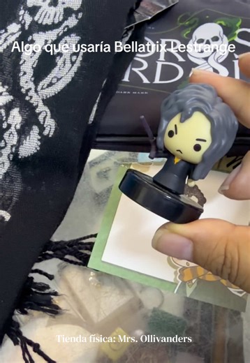 Algo que usaría Bellatrix Lestrange •disponible en tienda y para envío 🇵🇪 •Av. Paseo de la República 251-A, tienda 1062, centro de lima •lunes a sábado de 10:30am a 8pm •wsp: 963800065 •productos sujetos a stock #harrypotter #potterhead #centrodelima #limaperu🇵🇪 #BellatrixLestrange