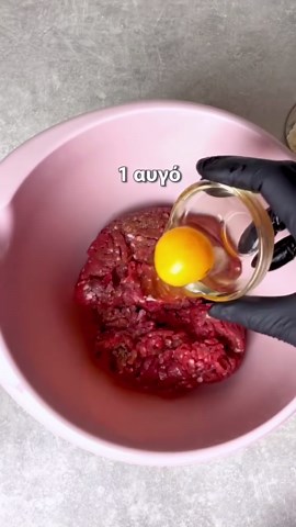 Eleni chondrogianni on Instagram: "Τα γιουβαρλάκια με αυγολέμονο είναι ό,τι πρέπει για να κάνεις τον χειμώνα σου πιο απολαυστικό.👌 👉Διότι , όταν το κρύο☃️ έξω κυριαρχεί , νομίζω ότι είναι ακριβώς αυτό που χρειάζεσαι για να ζεσταθείς. ✔️Τα αφράτα κεφτεδάκια, με την απολαυστική τους υφή και τα αρώματα τους, συνδυάζονται άψογα με την σάλτσα αυγολέμονου και προσθέτουν τεράστια γεύση σε αυτό το πιάτο. ✔️Ένα γεύμα που όχι μόνο θα ικανοποιήσει την όρεξή σου, αλλά θα σε κάνει να αισθανθείς σαν να έχει