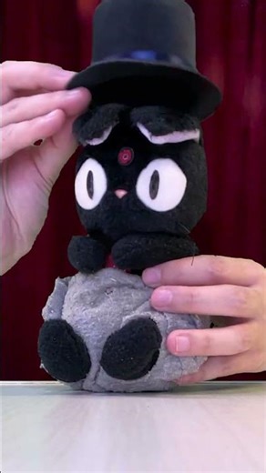 He Starts a Hat Show… But Wait for the Ending! 😂🎩💫