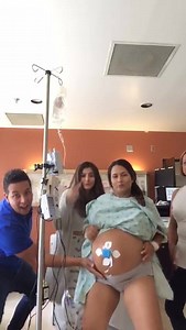 7M views · 44K reactions | El milagro de una nueva vida, trae consigo amor y felicidad a la familia. Les comparto el video de mi sobrina 2 horas antes de la bebe nacer . Nos enseña una gran actitud y Alegría por esa nueva vida ❤️☀️ Hermosa toda la familia al apoyarla con su baile los amo ❤️ | Elizabeth Orozco Personologia | Facebook