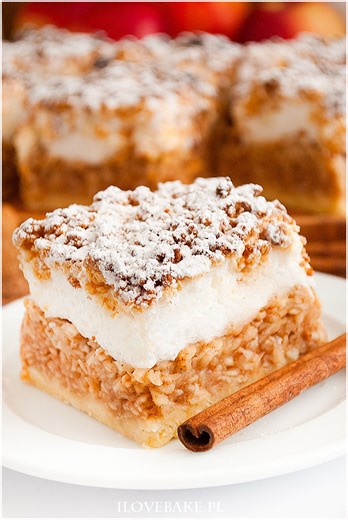 🍎 Szarlotka z bezą i kruszonką 👌😋❤️ 🔶 Przepis znajdziesz w komentarzu lub na stronie ilovebake.pl #ciasto #jedzenie #wypieki #deser | Ilovebake