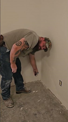 Checking Drywall Moisture with a Detector#moisturedetection #drywalltesting #homerepair