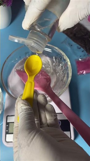 BEGINNERS GUILDE TO MAKING A CLEAR LIPGLOSS #clearlipgloss #cosmetics #lipgloss #fromscratch