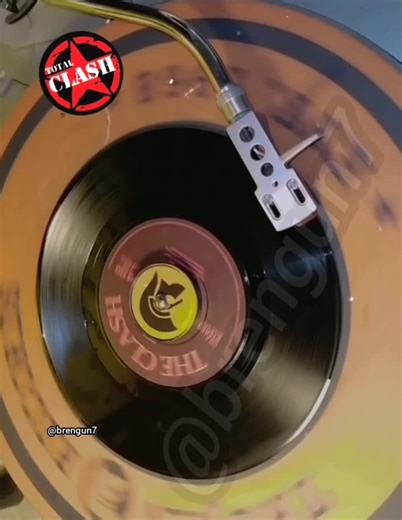 BANK ROBBER THE CLASH 1980 #theclash #joestrummer #mickjones #bankrobber #londoncalling