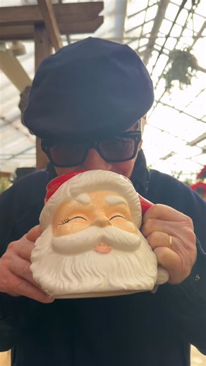 Anthony Hopkins on Instagram: "Happy Holidays 🎅🏼 At 88, it’s the rebel in me that keeps me going 😎"