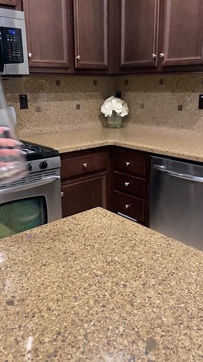 Episode 1 | Fresh Flower Friday using Hydrangeas 🤍 1. As long as you get enough to fill the opening of the vase and make a “ball,” they will look amazing. 2. They love to be cold, add ice. 3. Flowers love chlorine, bleach will feed the flower and keep your water clear longer. 4. They also drink through their petals; spray them daily to help them last a bit longer (DO NOT try this with roses, water in the roses petals will make them rot). 5. Add bear grass to the vase for a little razzle dazzle�