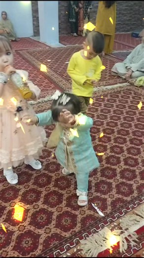 look at her dance 💃 say mashallah 😍 😋😘