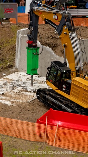 Epic RC Construction Site with RC Trucks, Dumpers, Excavators, Cranes & Bulldozers! 🚧 MEGA RC CONSTRUCTION ACTION! 🚜💨 Experience realistic RC trucks, massive dumpers & excavators in an epic construction site action! These RC heavy machines move tons of material – simply incredible! 📢 What to Expect: ✅ Massive RC trucks & realistic excavators in action ✅ Heavy-duty RC construction machines moving huge loads ✅ Super realistic RC Bus & heavy transport ✅ Extreme RC dump trucks & bulldozers at wo