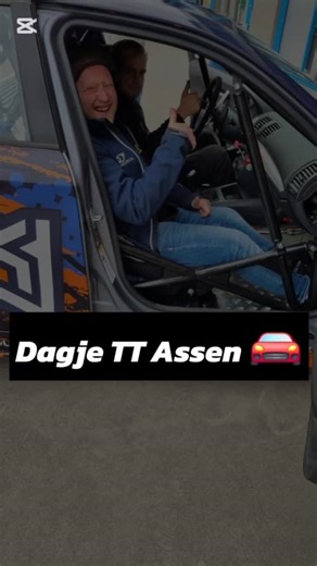 @dekleinemoeite on Instagram: "🚘 Dagje TT Assen We hadden weer even een leuk avontuurtsje 😎 Jullie hadden het mooie racepak vast al voorbij zien komen, was helaas wat aan de kleine kant voor ons 😵 We waren uitgenodigd door Robin Pen van @interdrive_racing om met hem mee te skeuren over het circuit 😁 Nou, dit laten we ons geen 2 keer zeggen 👋 Was een lekker ritsje en we zijn er heelhuids weer uitgekomen 😀 Een helmpje op, scheelt altijd wel even 🤪 Ook werden we vergezeld door 2 dames met ca