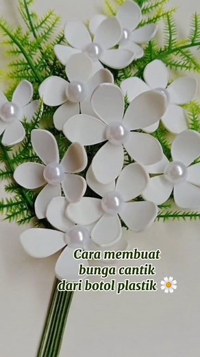 Tutorial cara membuat bunga cantik dari botol plastik 🌼✨. | Zasmia Beloved