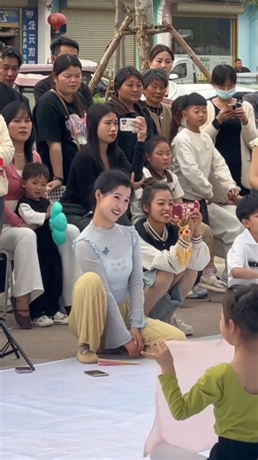 1.7M views · 20K reactions | In a #kindergarten in #Henan, a teacher led the dance in front. Her expression was both serious and adorable! The teacher explained, “It’s normal for the children to forget the steps. As teachers, we also want to improve their mood!” | T-Time HK | Facebook