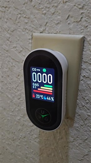 This portable gas detector sniffs out CO, natural gas, and tracks temp/humidity—plug in anywhere for kitchen safety, garage protection, or travel peace of mind! ✨ | Observatioy- | Facebook