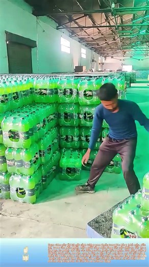 Xếp dỡ hàng hóa, bảo quản kho bãi: Công việc thầm lặng của công nhân