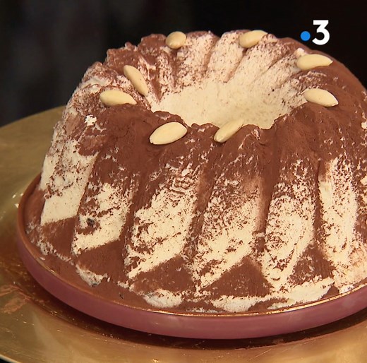 Noël approche et vous êtes à la recherche d'une idée de dessert simple et rapide ? Voici la recette du kouglof glacé aux raisins secs et au kirsch 🍒 Retrouvez Leïla Martin (Je vais vous cuisiner) dans l'émission Stamm & Co à (re)voir sur notre site internet : https://france3-regions.francetvinfo.fr/grand-est/emissions/stammco | France 3 Alsace