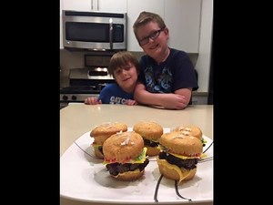 How to make Hamburger Cupcakes! Ultimate Noms! Kids baking