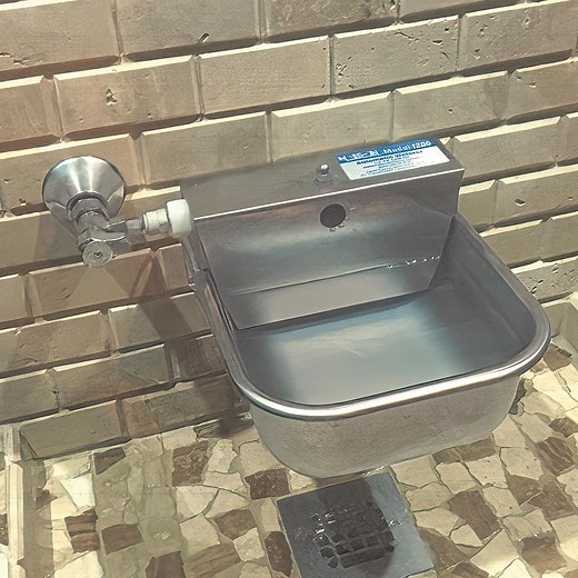 Nelson, Automatic Dog Waterer by Nelson Manufacturing Company