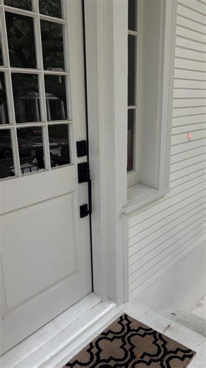 Let’s get ready for @Hangout Music Fest 🤙🏽 Just got my wristbands and my guide on Hangout Fest and first thing I download is the app! The app is awesome and lets you create your own line up for who you want to see. It also has a map and all important things you might need for this weekend. I’m so excited it is finally here! Who do you have on your lineup? Definitely @The Chainsmokers @zachbryanmusic @Doechii @Austin Millz 🤪 Comment below and maybe we will see each other! 🎶 #hangoutfest #hang