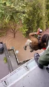 IAF Garud Commando carried out rescue operations by winching children from the roof top & evacuated in IAF helicopter to rescue camps #KeralaFloodRelief 1/3 | Indian Air Force