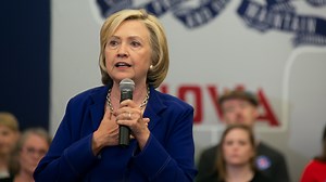 Clinton dodges on Glass-Steagall