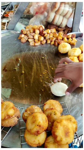 2.6K views · 18 reactions | यादव जी की टिक्की  #reelsfypシ゚ #reelsviralfb #reelsfypシ #reelsvideo #reelsfb #reelsfacebook #reelsviral #reelsinstagram #reelitfeelit #reels | BIG MOMOS WALA | Facebook