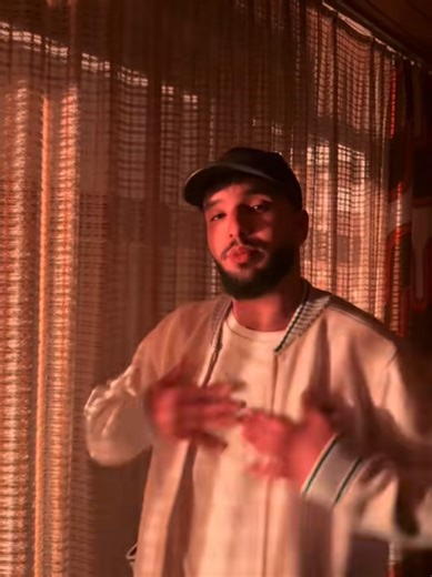 Aymo - Fremder Mann: Ein kraftvoller Ausdruck von Identität