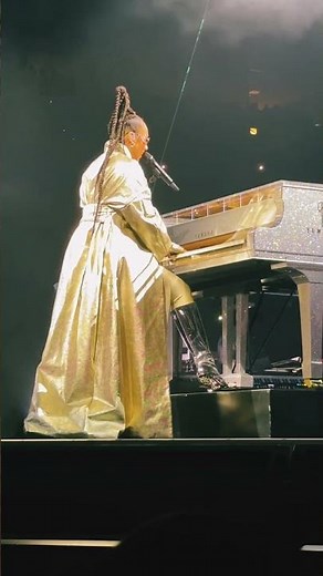 Alicia Keys “Like You’ll Never See Me Again” Chicago - Live