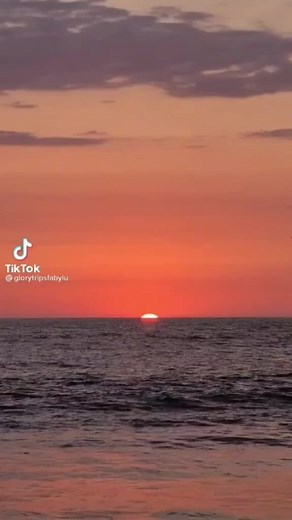 Stunning Sunset Over the Ocean Captured on Film