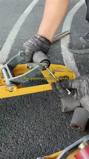 Industrial maintenance is a real stress reliever! #pallettruck #accessories #maintenance