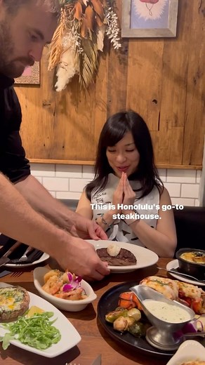 @alohasteakhouse_waikiki is Honolulu’s go-to steakhouse! They offer a variety of unique cuts and I particularly love their rib cap, a rare find perfectly grilled to a juicy and tender medium rare. I know it’s a steakhouse but their non steak dishes are amazing too— the signature twin lobsters are a must for surf and turf fans. The whole dining experience was also super fun, did you see those six-pack/bikini aprons and the oversized pepper grinder? We really wanted to try their iconic world-famou