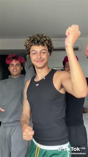 Robson Abreu, Leonardo Lemos and Rafael Brasil Dancing-.| { Famous TikTok Dance }