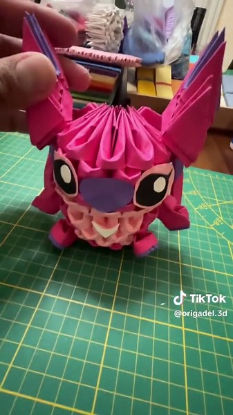 💖 Angel in Origami 3D! 🐾✨ Un pezzo unico fatto a mano, ideale per regali 🎁 o collezionisti 🖐️. Ordinalo ora o richiedi il tuo personaggio preferito! 💜 #Origami3D #Angel #FattoAMano #LiloEStitch