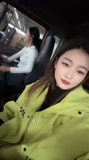 Two female truck drivers are waiting for goods to be delivered. #girldriver #viral #video #videov...