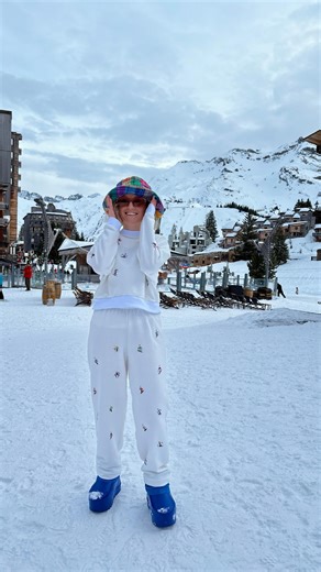 SUZY SANKEY 🪡🧵 | 🪡 Ad I did my first ever hand embroidery project!!!! I taught myself in the exact same way I battled sewing... had a go and didn’t expect... | Instagram