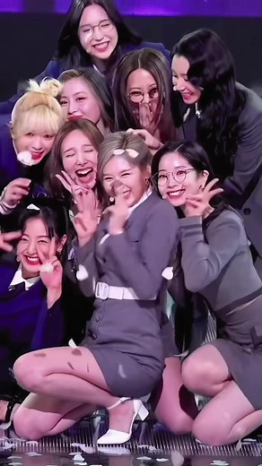 TWICE最後のステージ: サイエンティストパフォーマンス